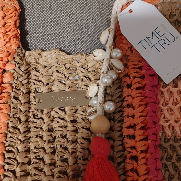 Is it a beautiful bag and the color is cute - Picture 4 of 4